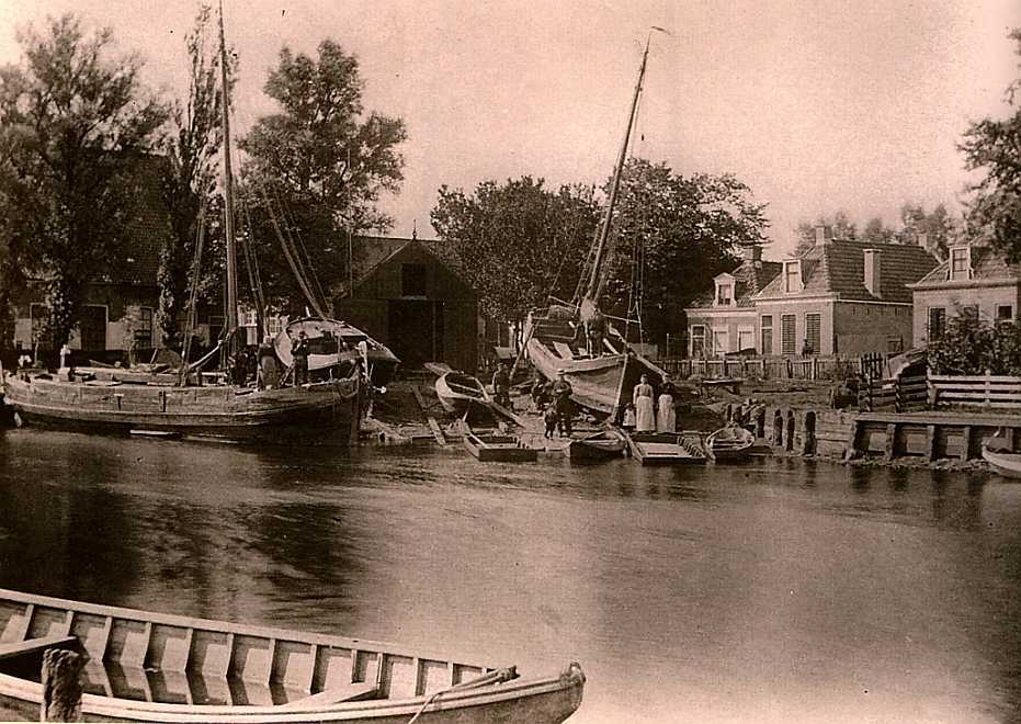 Aan streek de werf van W Nijdam